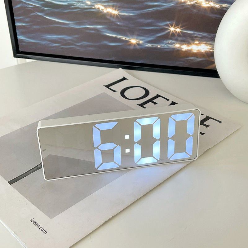 BowLift | Modern, digital, mechanical vintage watch with internal gear drive