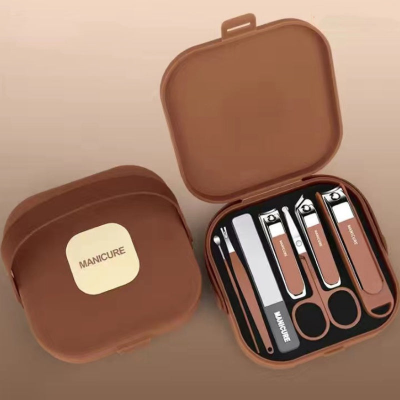 BowLift | Portable 7-piece manicure set with nail clippers