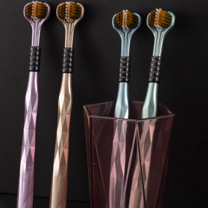 BowLift | Toothbrush with three heads and multiple angles - Ensures your oral safety