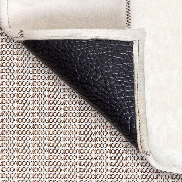 BowLift | Invisible grip in netting for bedspread