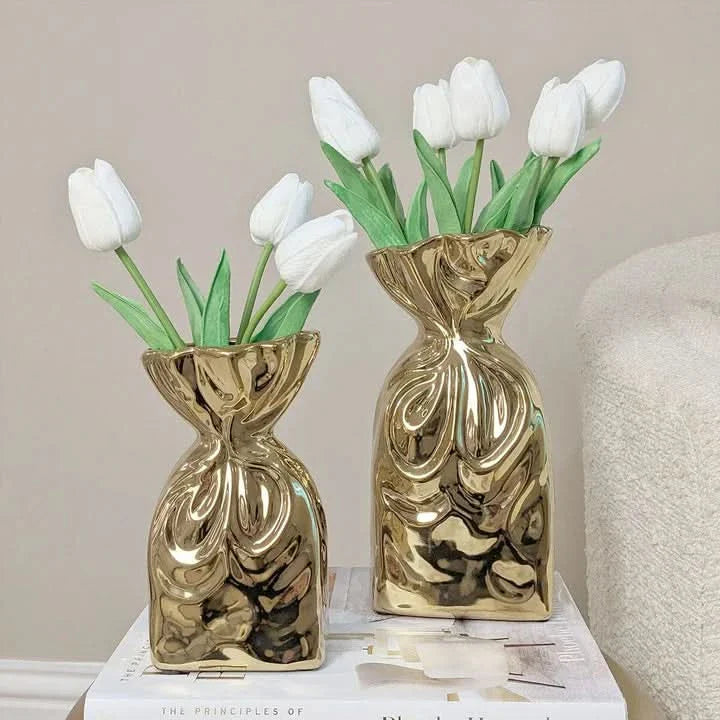 BowLift | Naya - Beautiful golden vase