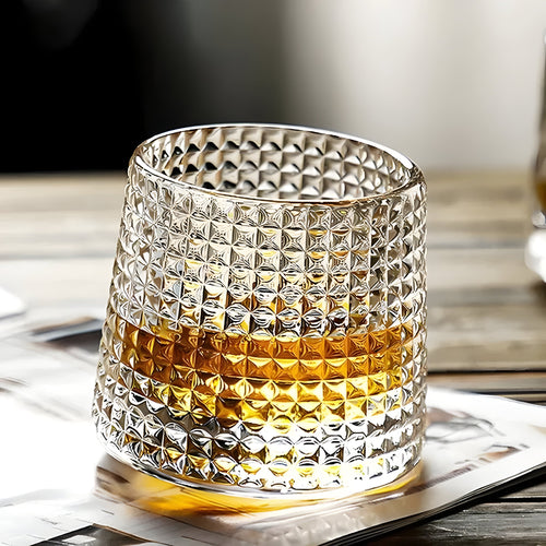 Whiskey glass with 360° rotation function – Structured design for stylish drinking pleasure | Bowlift