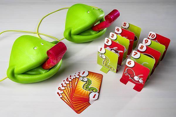 BowLift | Chameleon Sticking Tongue