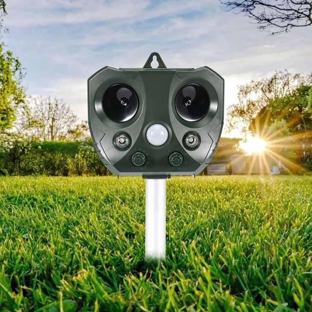 BowLift | Solar Ultrasonic Outdoor Animal Deterrent