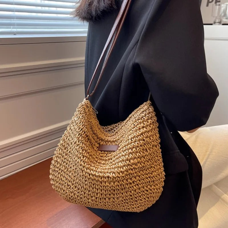 Isabelle Ladies Handbag – Minimalistic Design and Practical Size | Bowlift