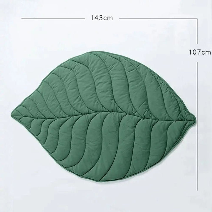 BowLift | Stylish dog blanket in leaf shape with soft padding & versatile use