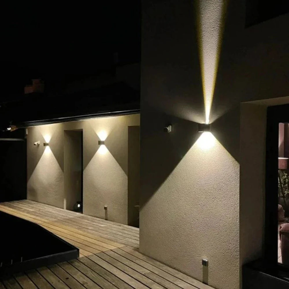 BowLift | Wall Light Black Aluminium Adjustable Cube LED