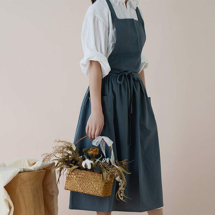 BowLift | Waterproof Cotton Apron with Convenient Pockets - ChefMate