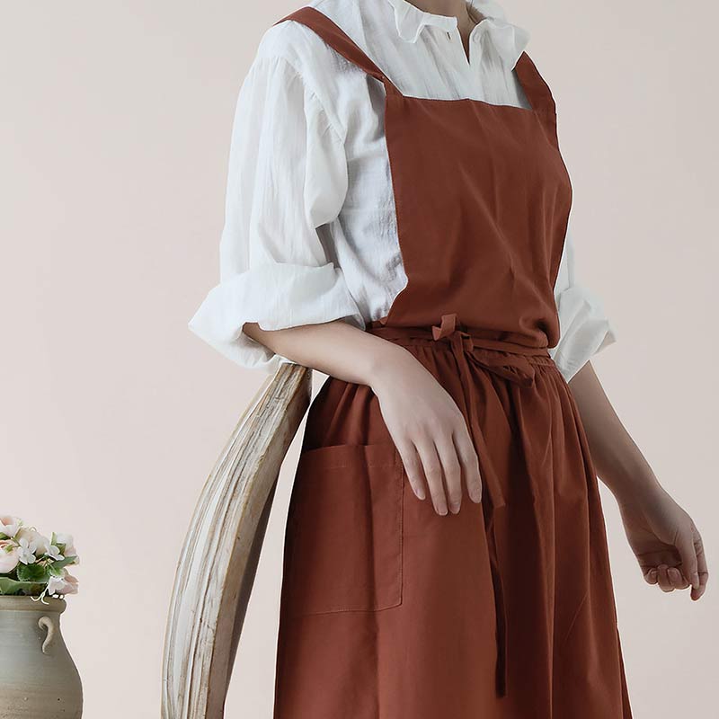 BowLift | Waterproof Cotton Apron with Convenient Pockets - ChefMate