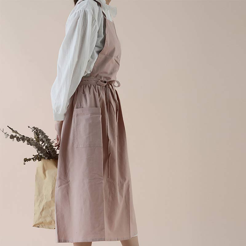 BowLift | Waterproof Cotton Apron with Convenient Pockets - ChefMate