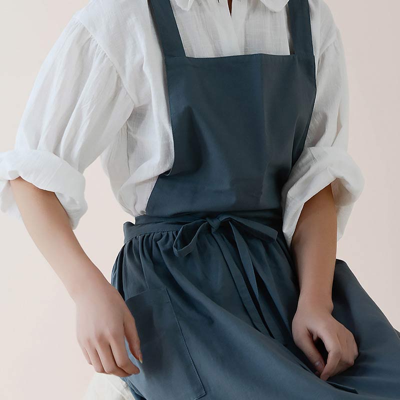 BowLift | Waterproof Cotton Apron with Handy Pockets - ChefMate
