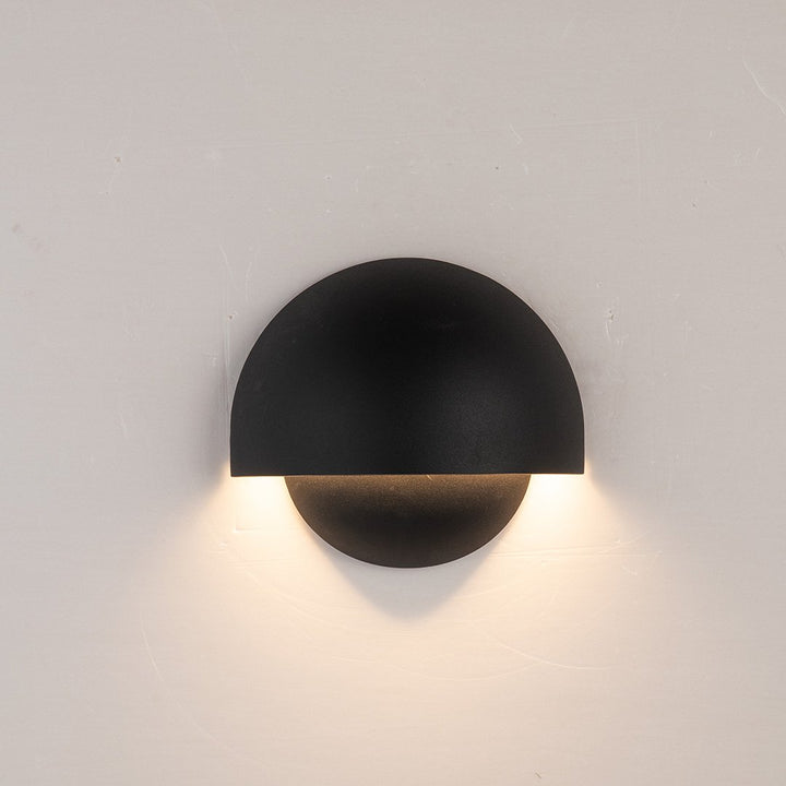 BowLift | LED wall lamp for the garden with a pleasant, warm glow