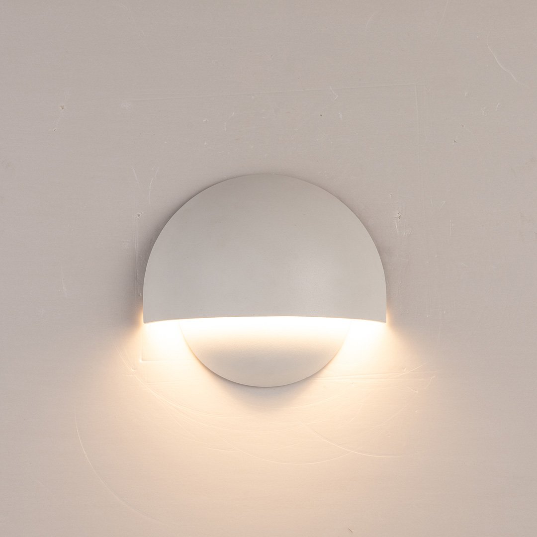BowLift | LED wall lamp for the garden with a pleasant, warm glow