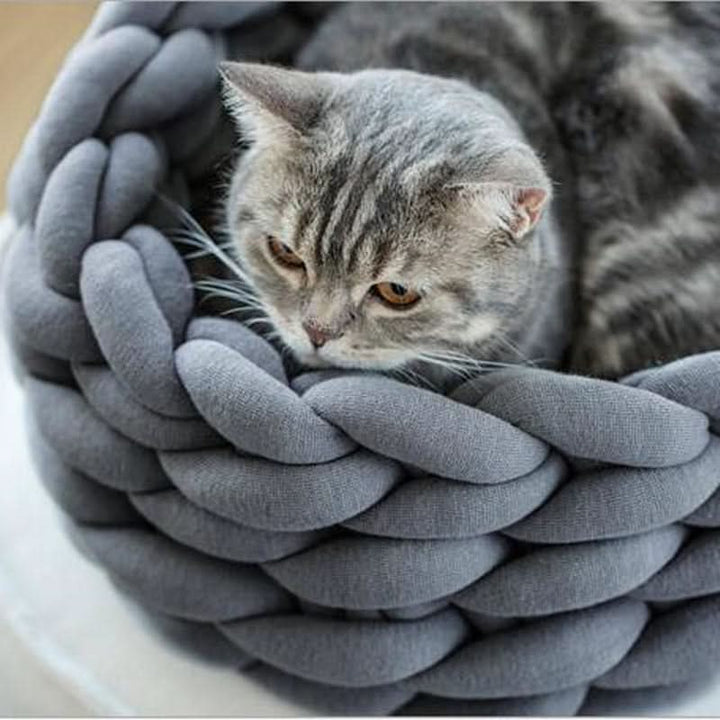 BowLift | Soft wool basket for pets with supportive edge shape