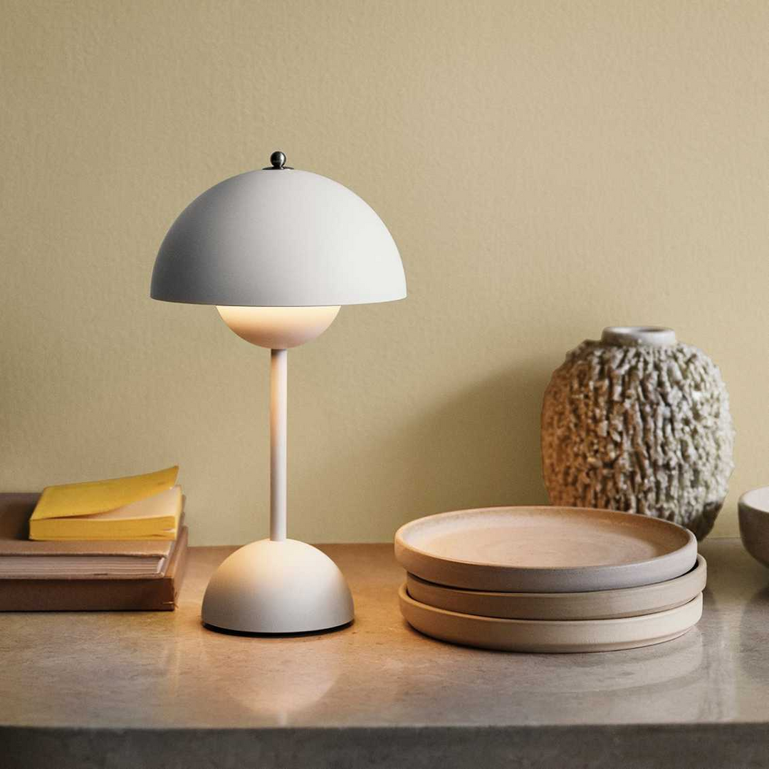 BowLift | Lunarglo | LED table lamp