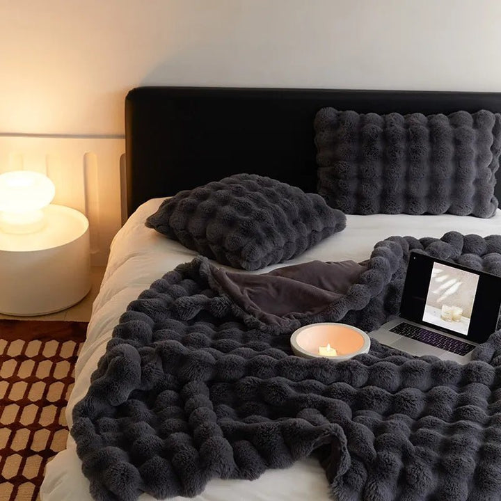 BowLift | ZenithThrow – Lightweight and Luxurious Travel Companion